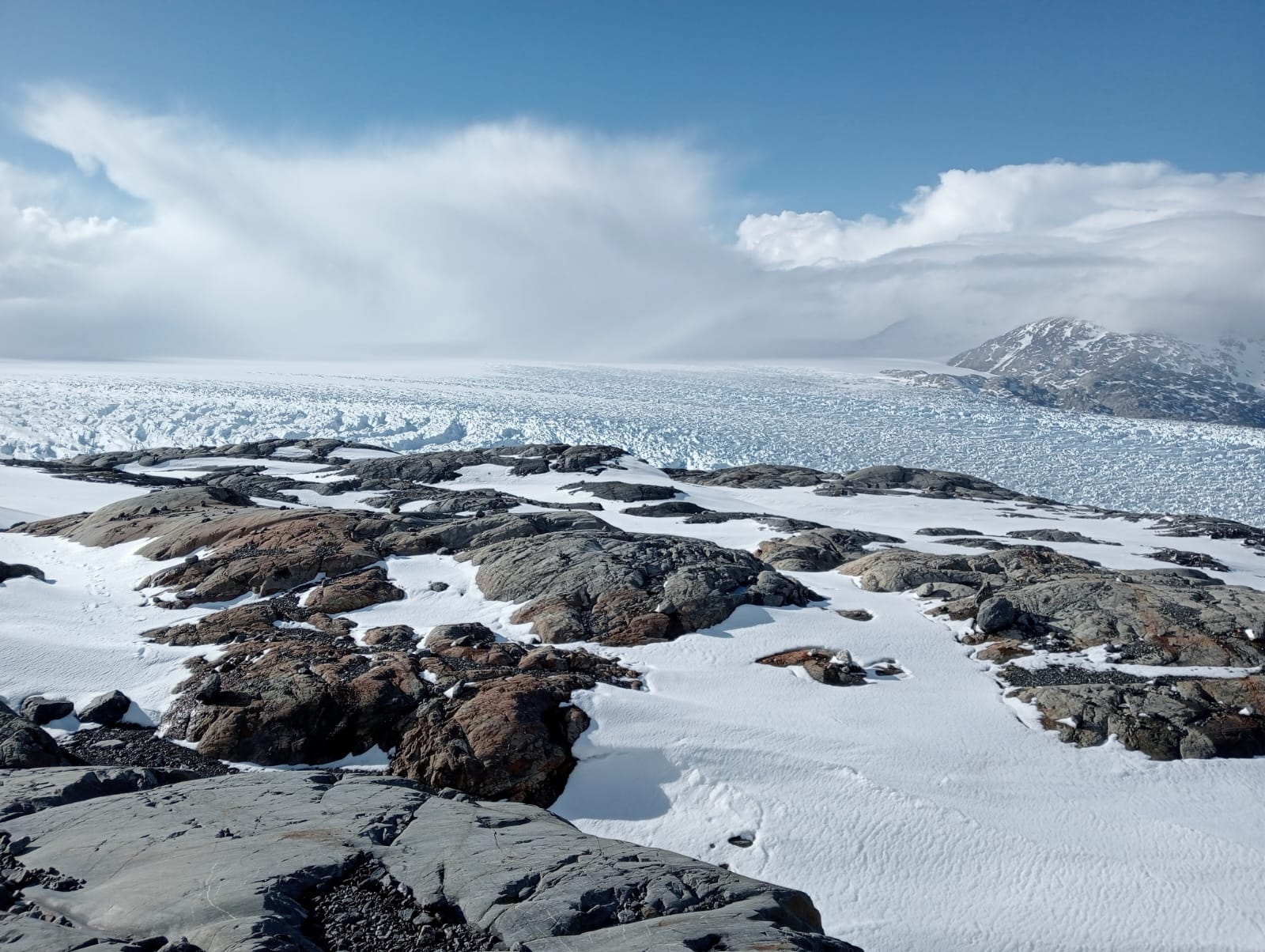 Primer contacto del Grupo Militar de Alta Montaña con el Campo de Hielo Sur