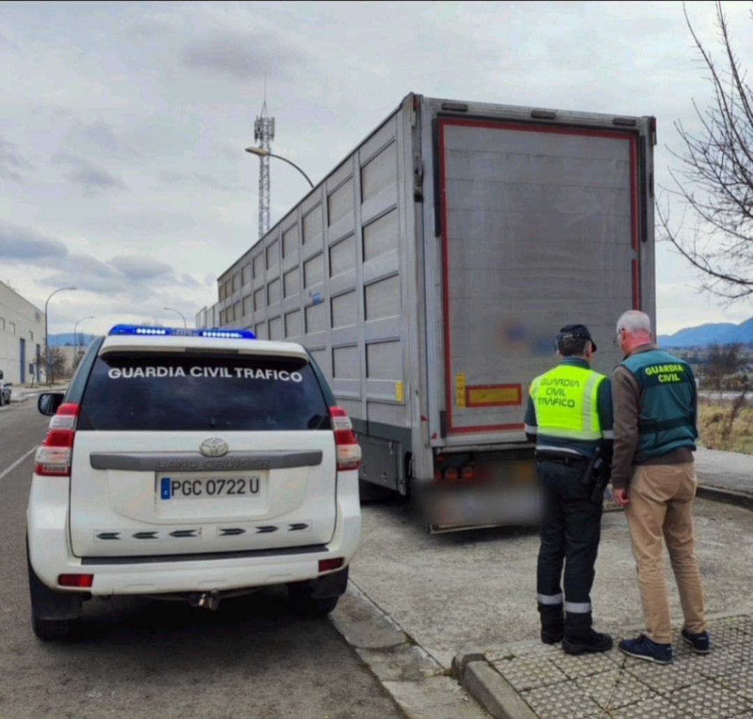 La Guardia Civil investiga al conductor de un camión por manipular el ...